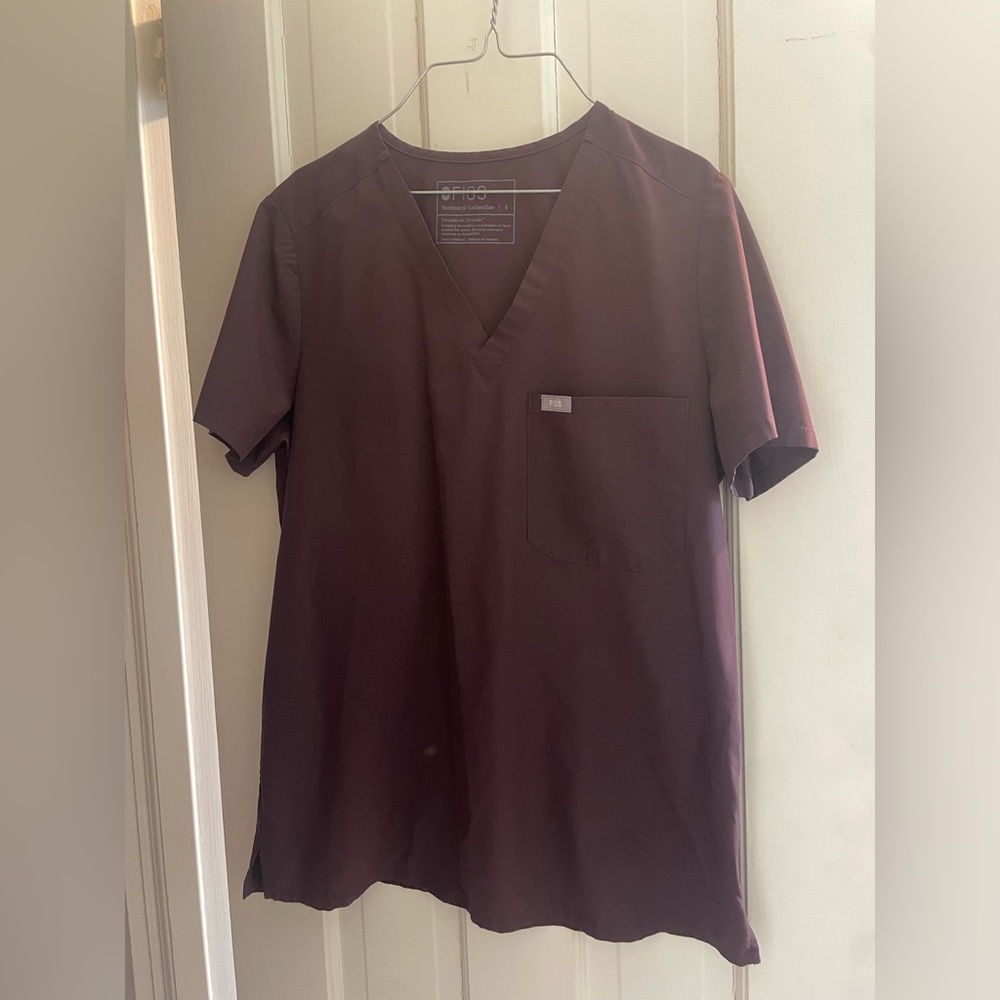 Figs women’s Burgundy V-Neck Short Sleeve Shirt